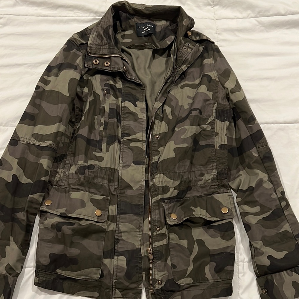 Love Tree camo jacket size M
